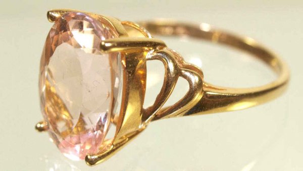 LADIES 14KT YELLOW GOLD & MORGANITE RING: Ladies 14kt yellow gold ring set with a large Morganite, 4 grams tw