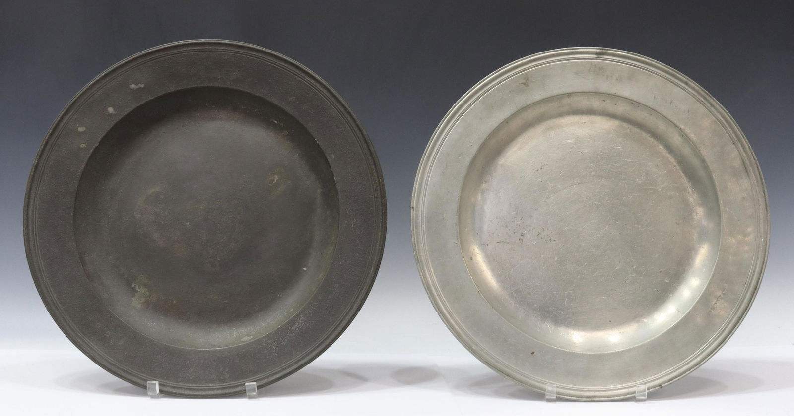 (2) LARGE ENGLISH PEWTER 18" CHARGERS, 17TH C.: (lot of 2) Large English pewter chargers, late 17th c., with reeded edges, including: (1) George Smith (London, fl.1651-1698), rear rim with plough and London crowned rose touchmarks, (1) attributed t