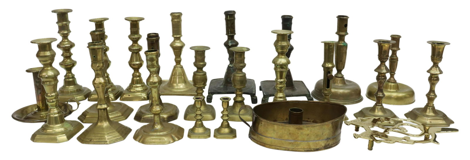 (24) ENGLISH & AMERICAN BRASS CANDLESTICKS: (lot of 24) English and American brass candlesticks, 18th/ 19th c., highlights include: (5) sets of matching pairs; (3) having footed square bases; (2) with push-up levers; (1) with lion, key and etch