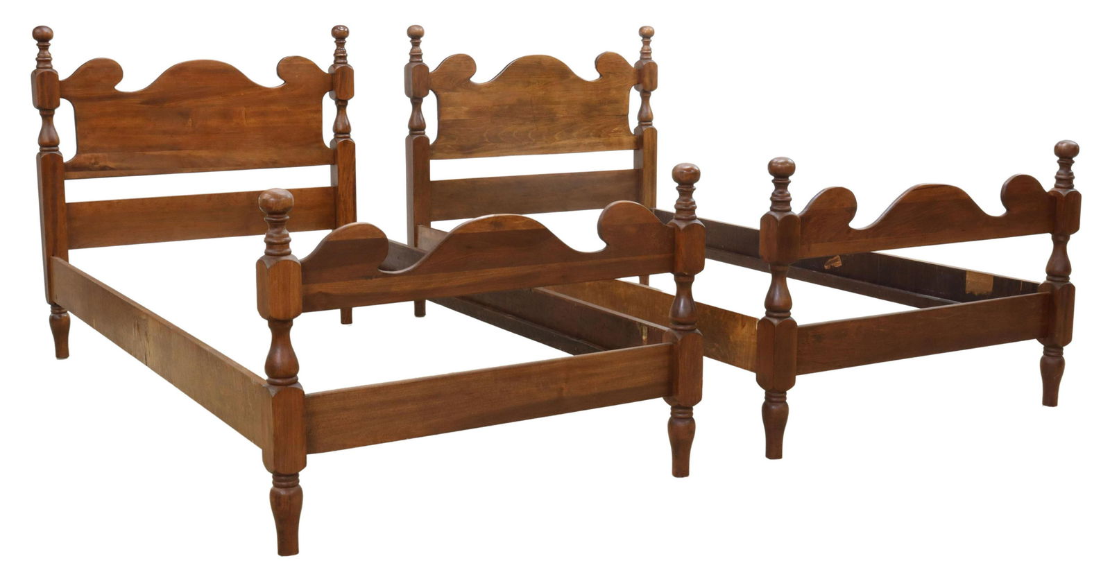 (2) AMERICAN HELMERS FEDERAL STYLE TWIN BEDS: (pair) American Federal style twin-size beds, Helmers Mfg. Co., Kansas City, Missouri, early 20th c., shaped headboard and footboard, turned finials, exterior: approx 41.5"h, 81.5"w, 41.5"d, interior: