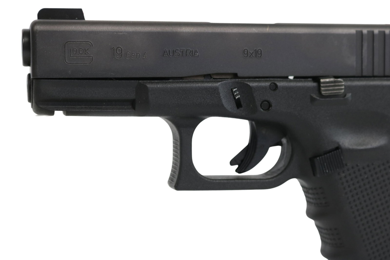 GLOCK M19 4TH GEN 9MM PISTOL: Glock Model 19, Gen 4 pistol, 9mm, 15 round detachable magazine, fiber optic sights, SN PYX0XX Start Price: $350.00