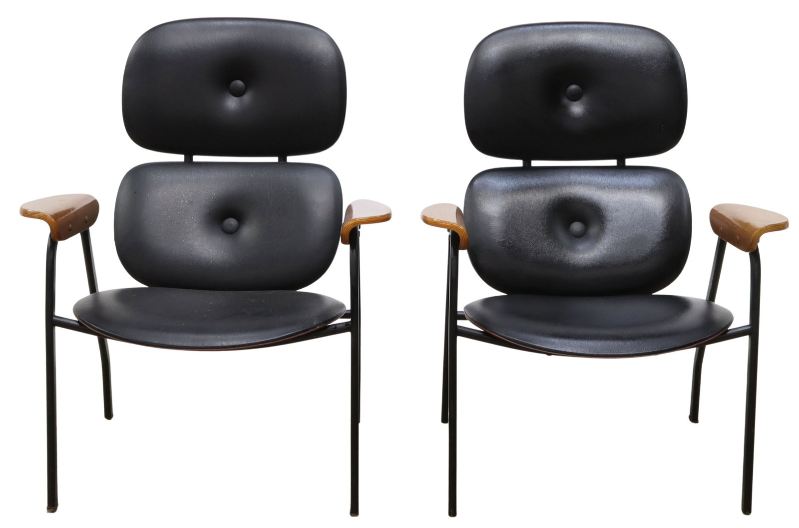 (2) ITALIAN MID-CENTURY MODERN LOUNGE CHAIRS: (pair) Italian mid-century modern lounge chairs, in the manner of Gae Aulenti (Italian, 1927-2012), c.1960s, black enameled steel frame, black vinyl upholstery with contrasting red trim, two oval back