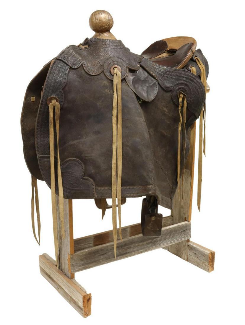 MEXICO TOOLED LEATHER HORSE SADDLE, c.1920s (1 of 7)