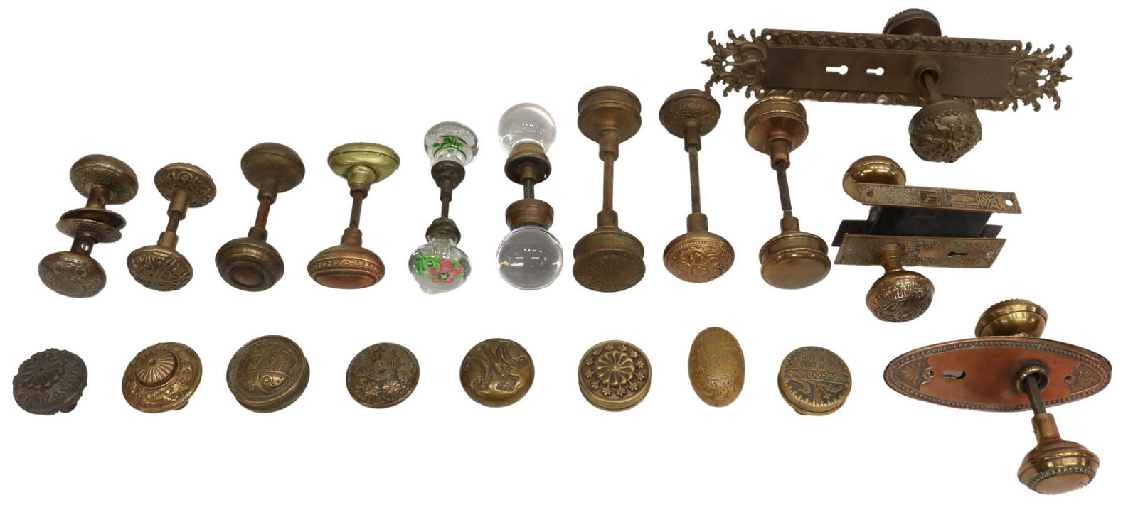 (LOT) GROUP OF VINTAGE ARCHITECTURAL DOORKNOBS (1 of 3)