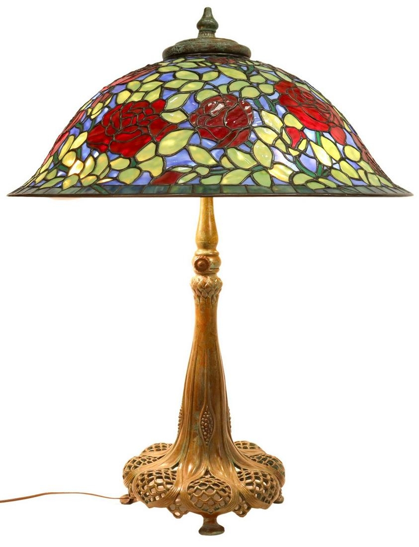 TIFFANY STYLE STAINED & LEADED GLASS TABLE LAMP (1 of 6)