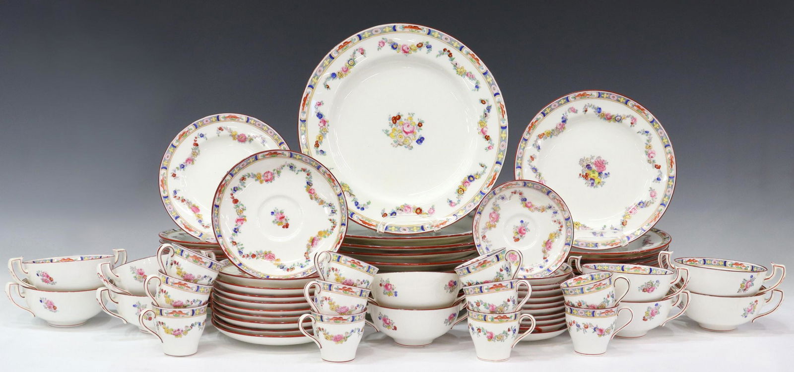 (77) ENGLISH MINTON ROSE DINNER SERVICE (1 of 4)