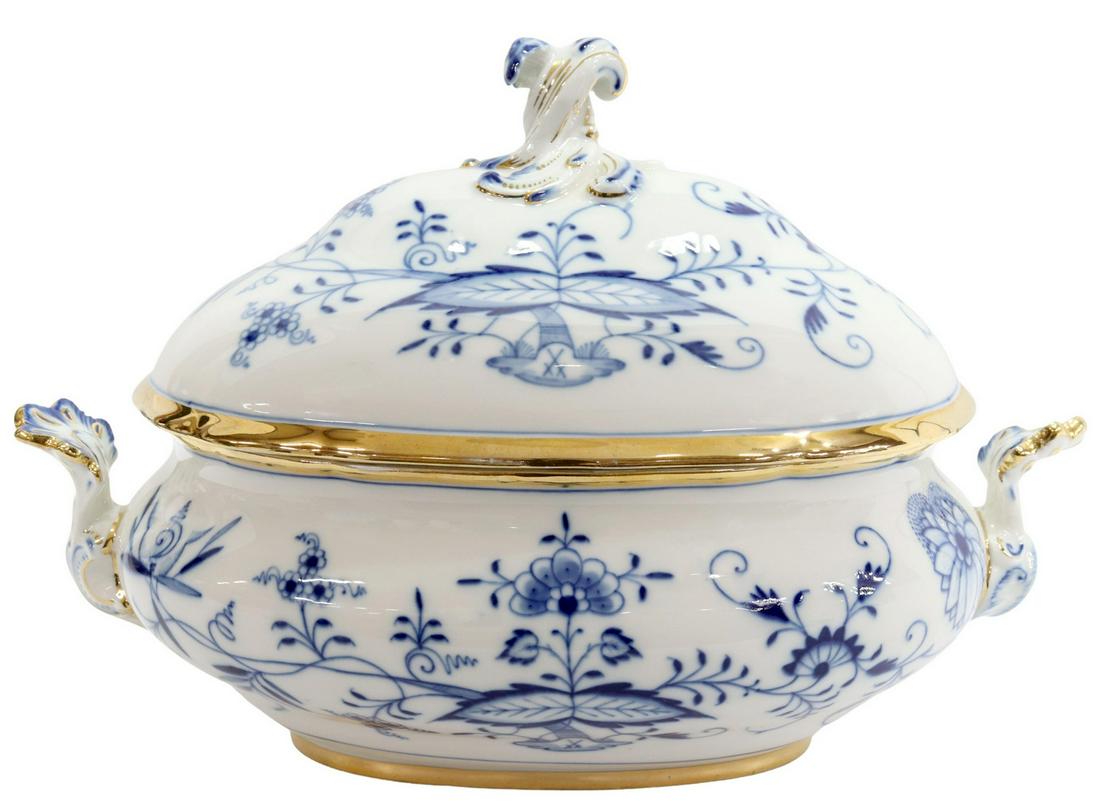 MEISSEN GILT BLUE ONION PORCELAIN LIDDED TUREEN (1 of 9)