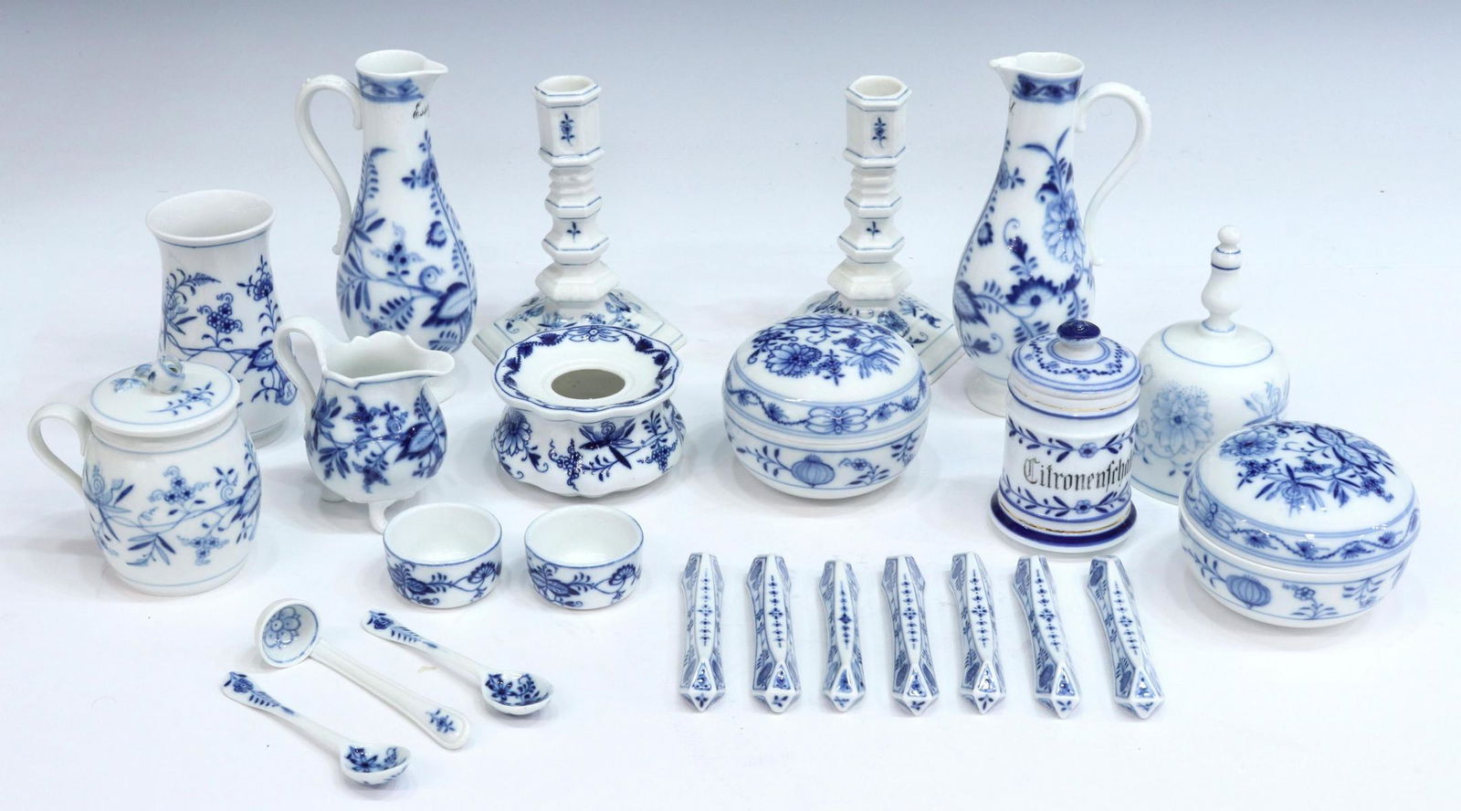 (24) GERMAN MEISSEN 'BLUE ONION' TABLEWARE (1 of 11)