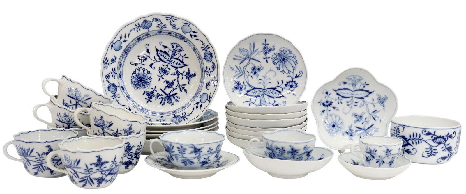 (28) GERMAN MEISSEN BLUE ONION PORCELAIN SERVICE (1 of 4)