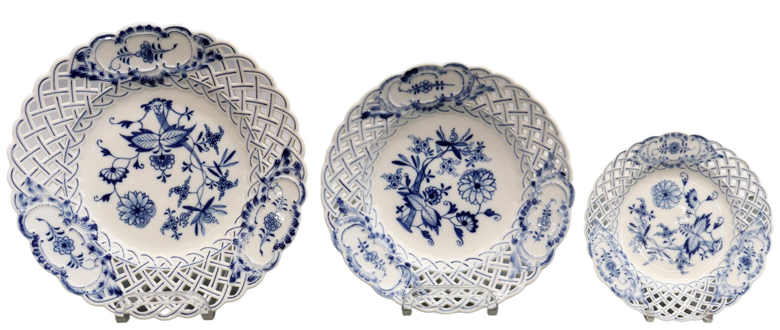 3) MEISSEN BLUE ONION PORCELAIN RETICULATED PLATES (1 of 3)
