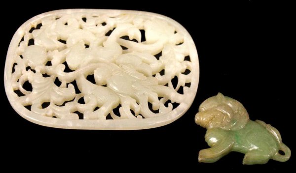 (2) CHINESE CARVED JADE PLAQUE & LION PENDANT