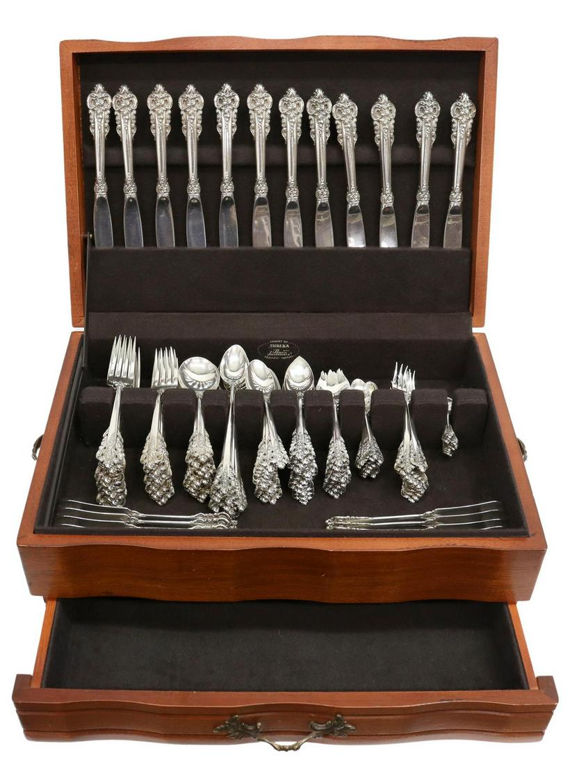 (144) WALLACE GRANDE BAROQUE STERLING FLATWARE: (lot of 144) American sterling silver flatware service for twelve, Wallace Silversmiths, in the "Grande Baroque" pattern, including: (12) hollow handle knives, 8 7/8"l, (12) flat handle butter spreade