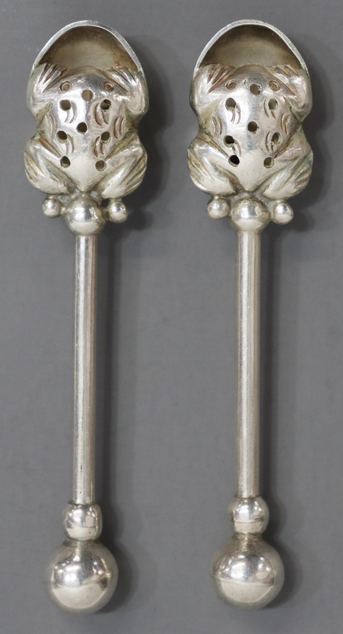 (2) WILLIAM SPRATLING SILVER FROG SALT SPOONS (1 of 5)