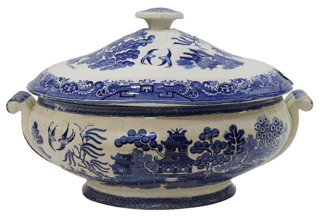 BLUE WILLOW IRONSTONE SOUP TUREEN: Blue and white ironstone soup tureen, in the "Blue Willow" pattern, notched lid with knop finial, scrolled handles, body with transferred Chinoiserie designs, marked underfoot V&B Willow, crazing and