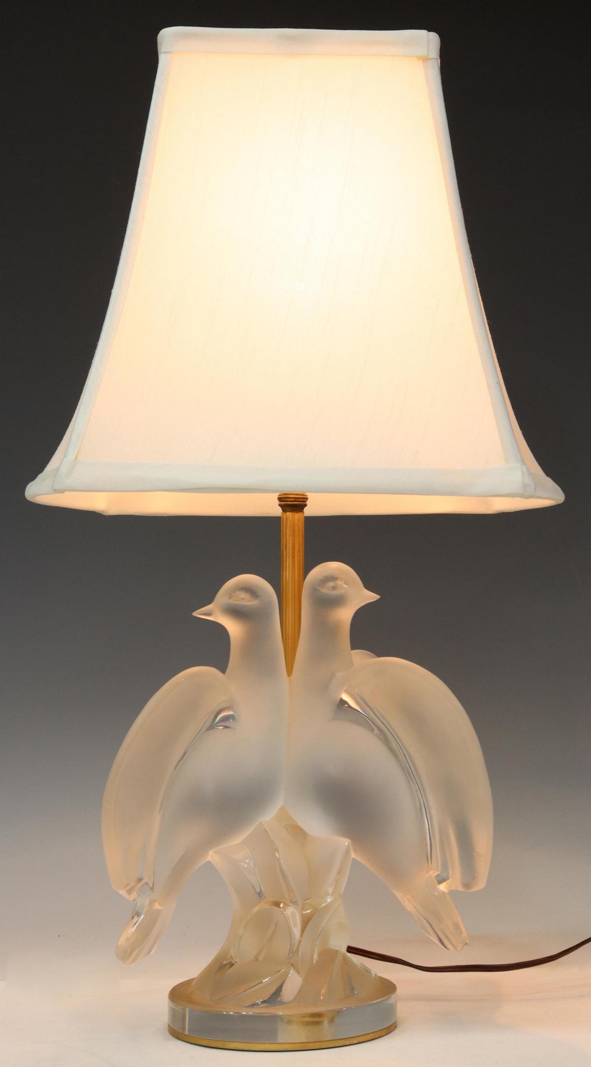 LALIQUE FRANCE 'ARIANE' FROSTED DOVES TABLE LAMP (1 of 5)
