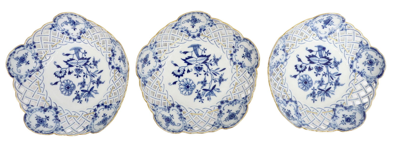 (3) MEISSEN BLUE ONION RETICULATED COMPOTE BOWLS (1 of 5)