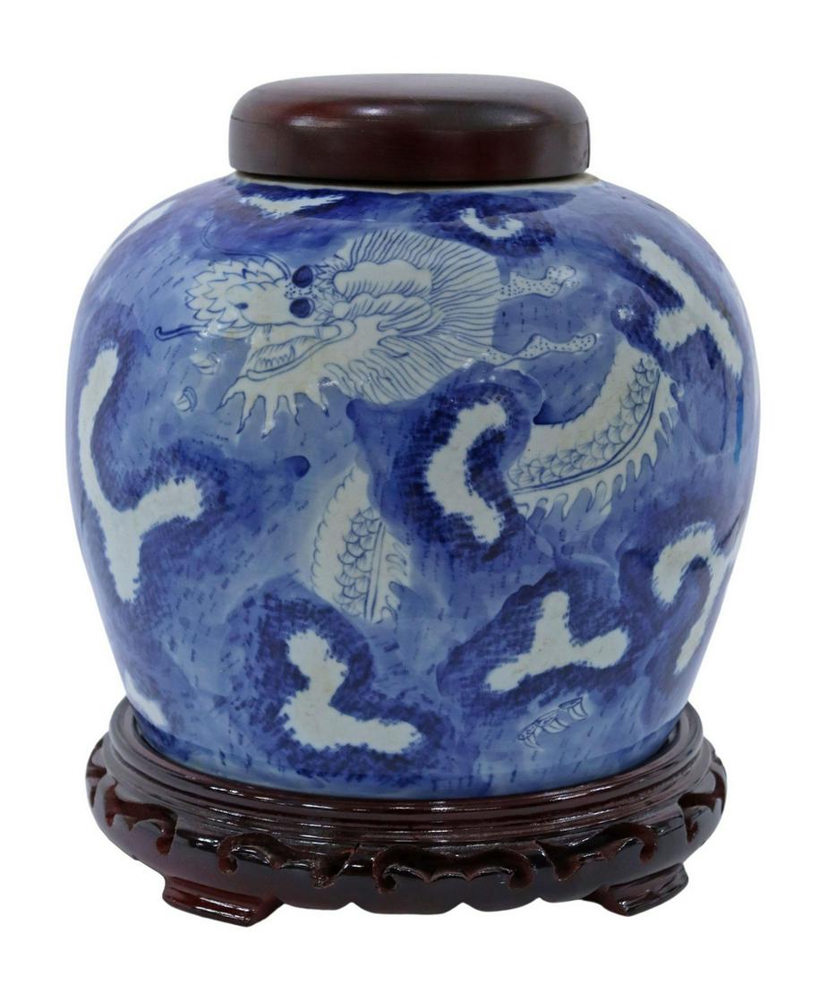 CHINESE BLUE & WHITE PORCELAIN DRAGON LIDDED JAR (1 of 5)