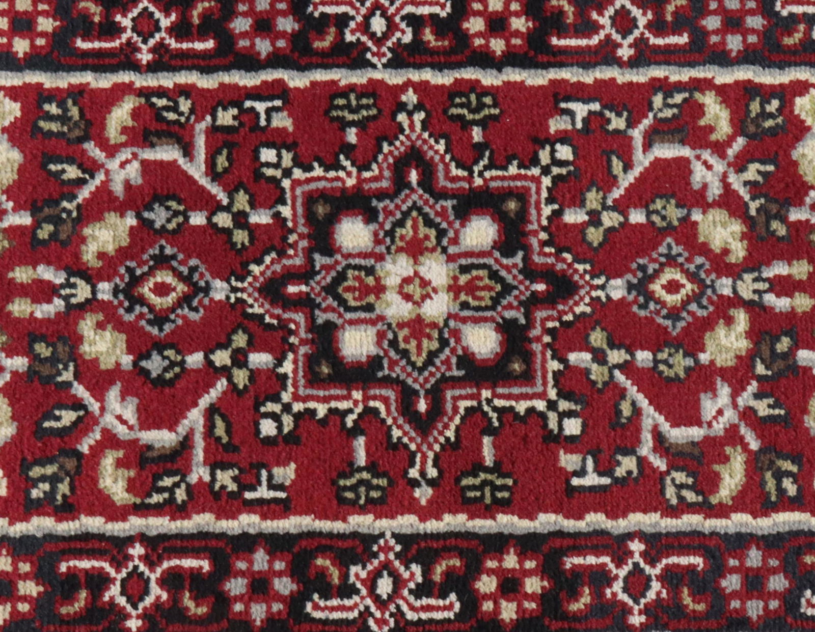 HAND-TIED PERSIAN HERIZ RUNNER, 19'7" X 2'8" (1 of 3)