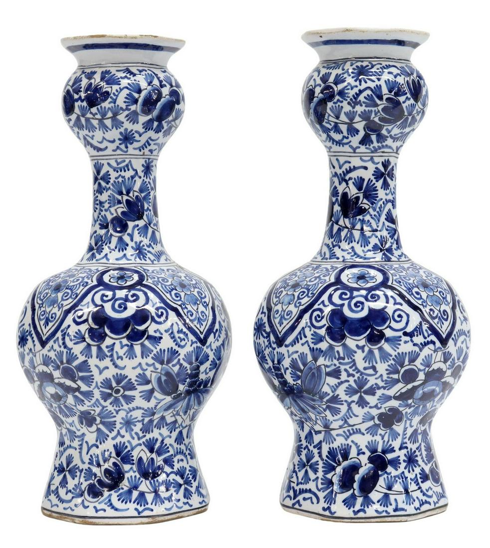 (2) DELFT BLUE & WHITE GARLICHEAD BOTTLE VASES Barnebys