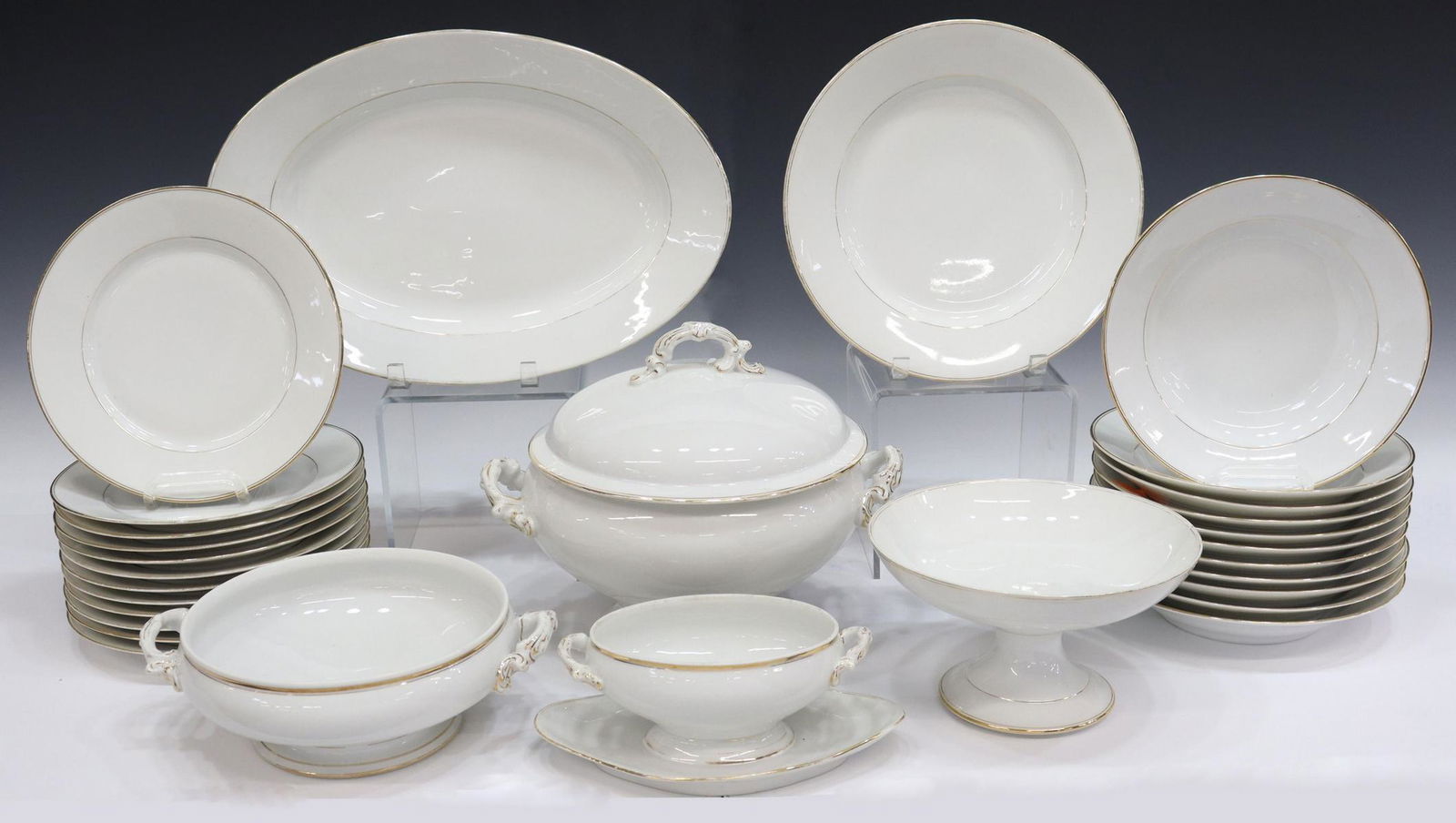 (29) LIMOGES PARCEL GILT PORCELAIN DINNER SERVICE (1 of 4)