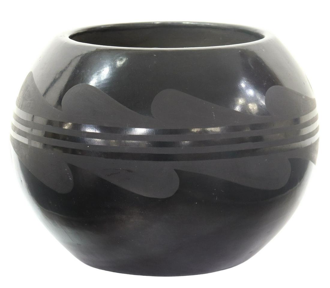 TONITA & JUAN ROYBAL SAN ILDEFONSO POTTERY JAR: Native American blackware olla, signed at the underside Tonita & Juan (Tonita Martinez Roybal, 1892-1945, Juan Cruz Royball, 1896-1990), San Ildefonso Pueblo, approx 4.75"h, 6"diam, 1.75lbs **Provenan