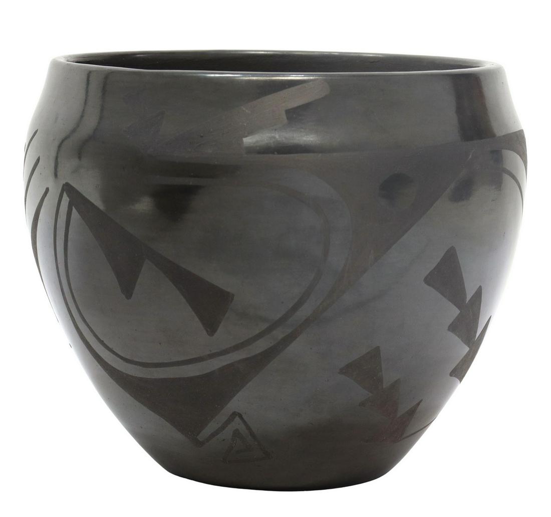 CARLOS SUNRISE DUNLAP (1958-1981) BLACKWARE POT: Native American blackware pottery pot, Carlos Sunrise Dunlap (San Ildefonso Pueblo, 1958-1981), having tapered round body, geometric pattern, signed underfoot, 5.5"h, 6.75"diam, 2.25lbs Start Price: $