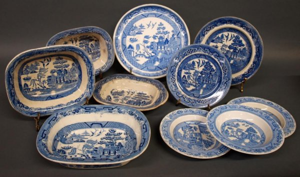 19TH C. FLOW BLUE TABLEWARE, COPELAND & GARRETT: (lot of 10) English blue willow tableware, mid 19th to early 20th c., comprising: (2) graduated service bowls, one impressed 6, largest: 9.5"l, 8"w; (1) larger service bowl, 10.5"l, 8.5"w; (1) shallow