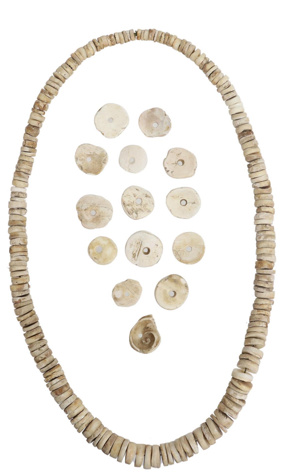 (LOT) NATIVE AMERICAN GRADUATEDSHELL DISC NECKLACE (1 of 4)