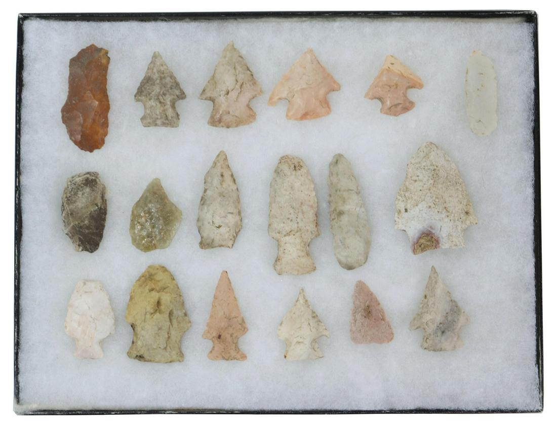 (18) NATIVE AMERICAN ARTIFACT GROUP, ARROWHEADS (1 of 2)