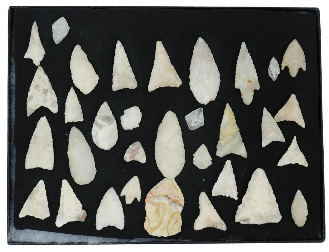 (32) NATIVE AMERICAN ARTIFACTS QUARTZ ARROWHEADS (1 of 2)