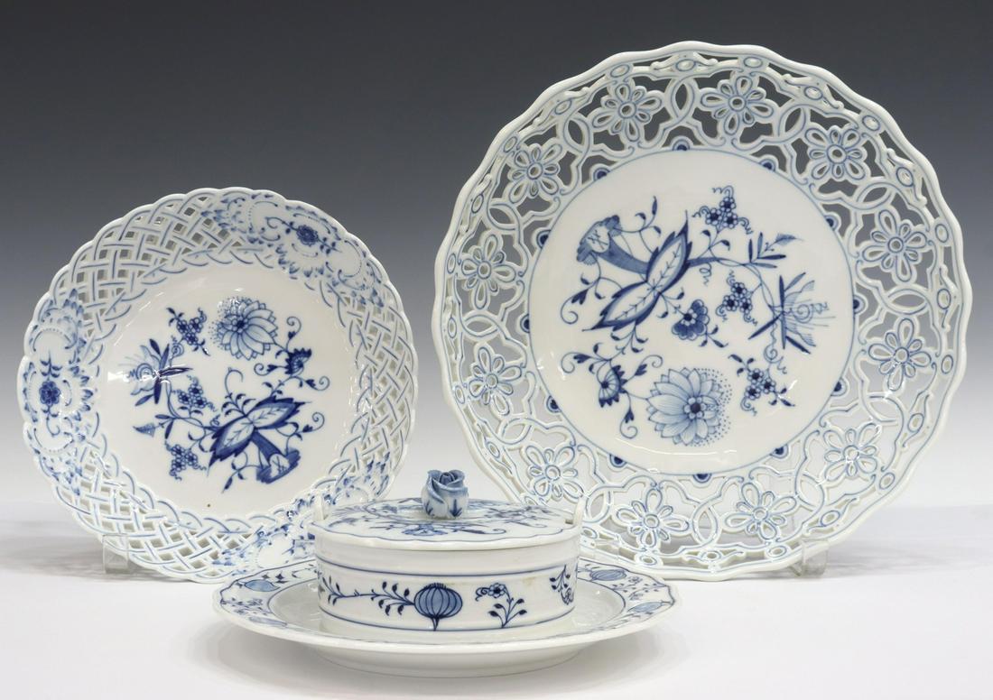(3) MEISSEN 'BLUE ONION' PORCELAIN, RETICULATED (1 of 4)