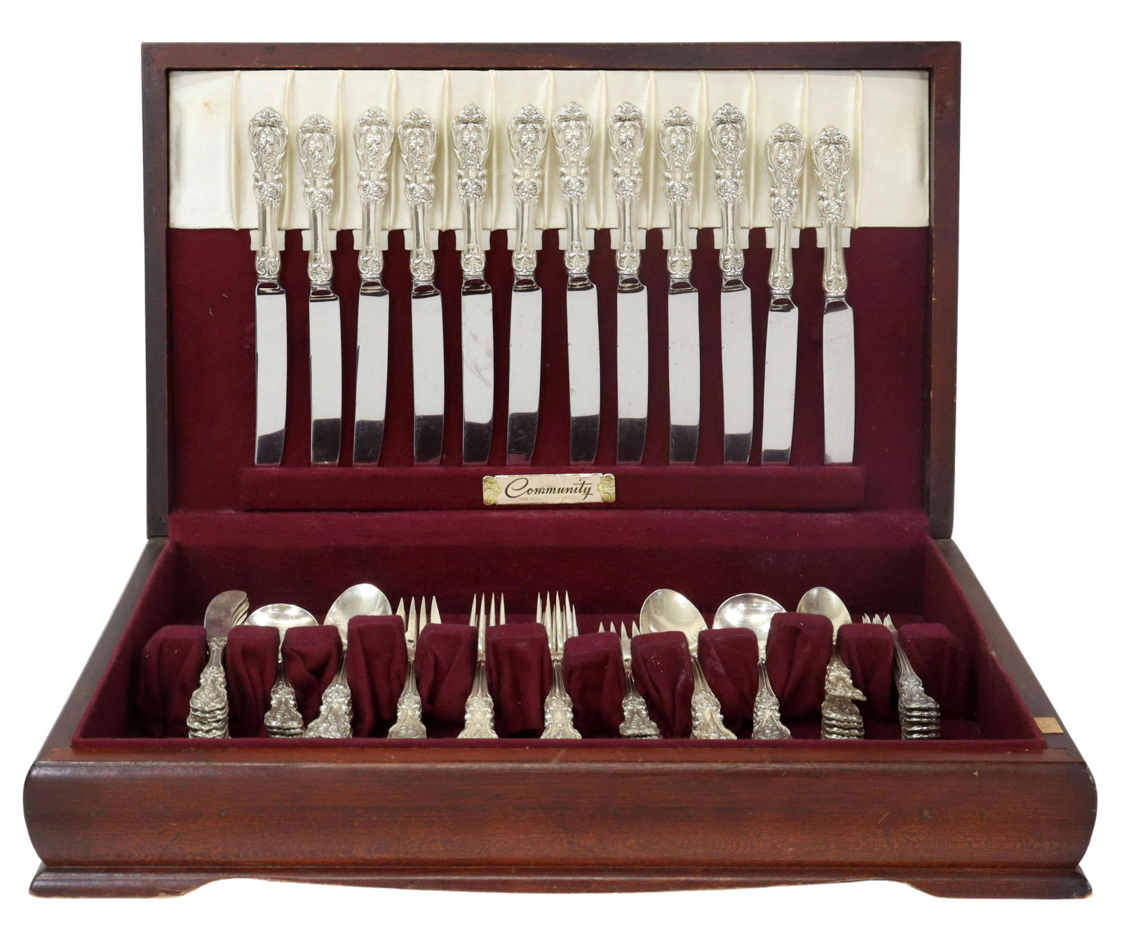 (94) REED & BARTON FRANCIS I STERLING FLATWARE SET (1 of 4)