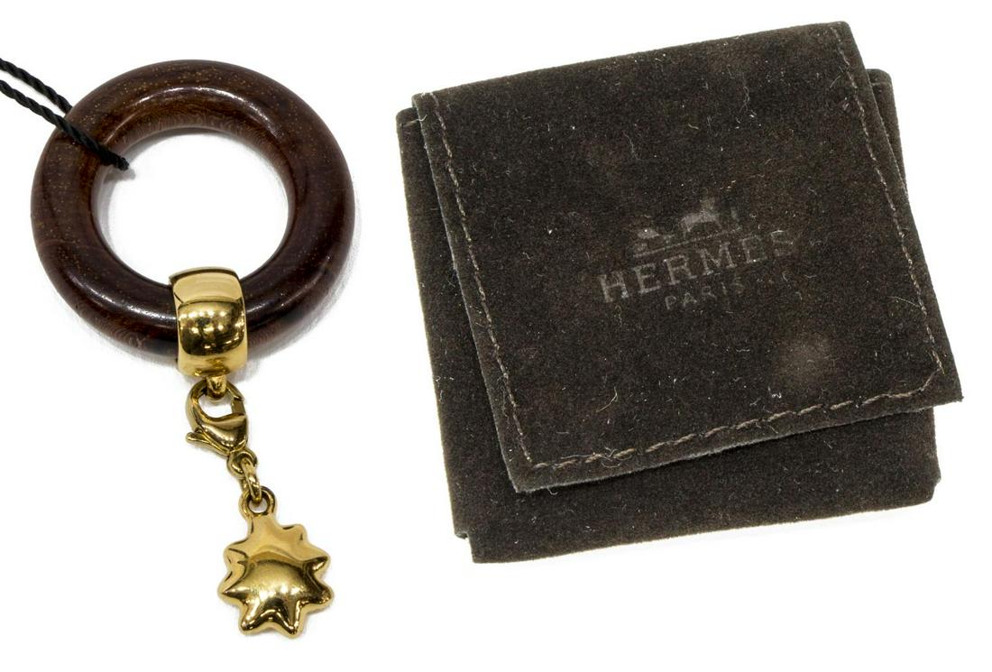 HERMES WOOD & GOLD-TONE STAR CHARM SCARF RING (1 of 3)