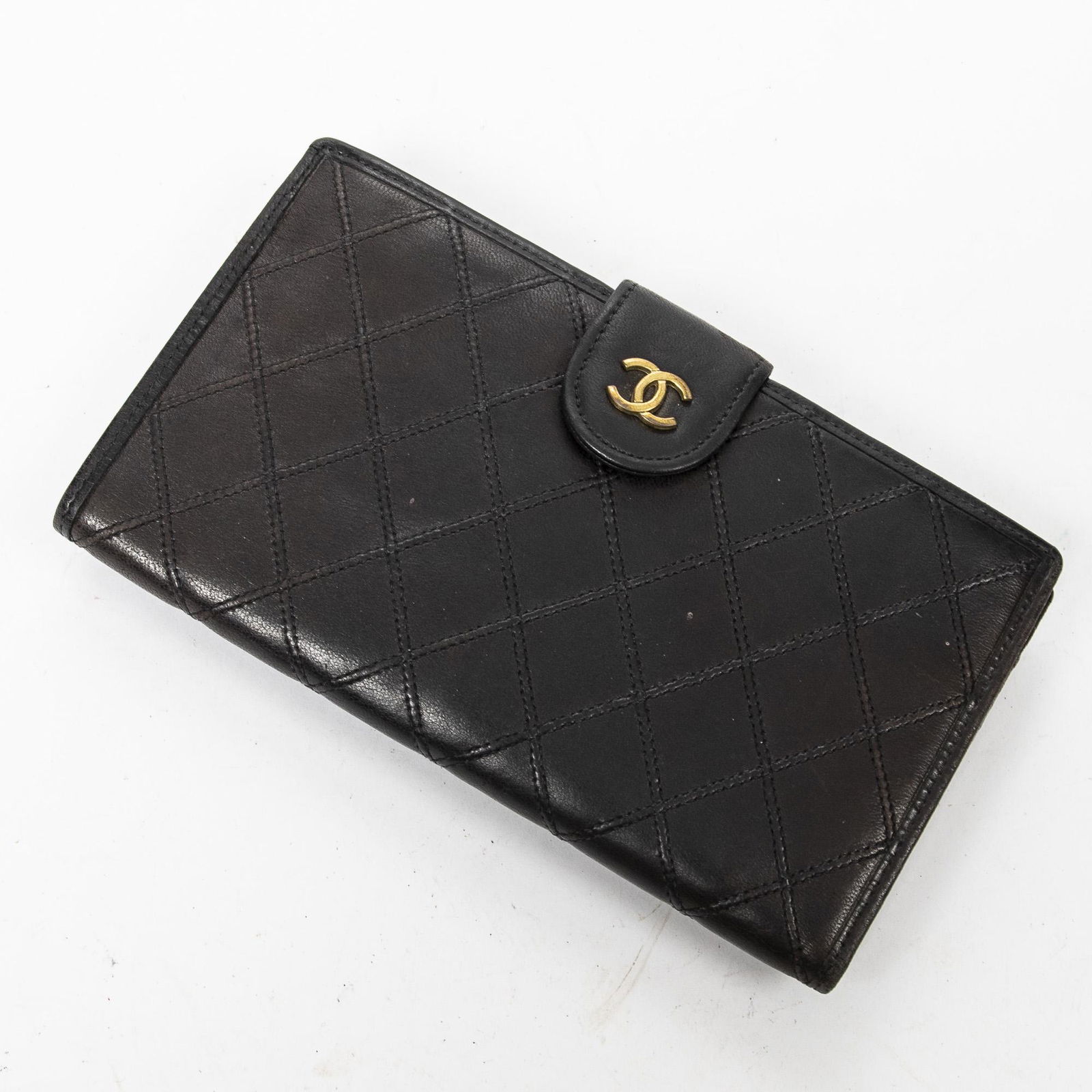 CHANEL LOGO BLACK LEATHER QUILTED CLUTCH WALLET (1 of 4)