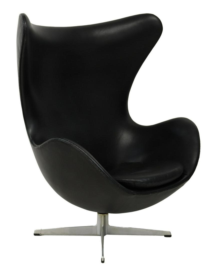 ARNE JACOBSEN FRITZ HANSEN BLACK LEATHER EGG CHAIR (1 of 3)