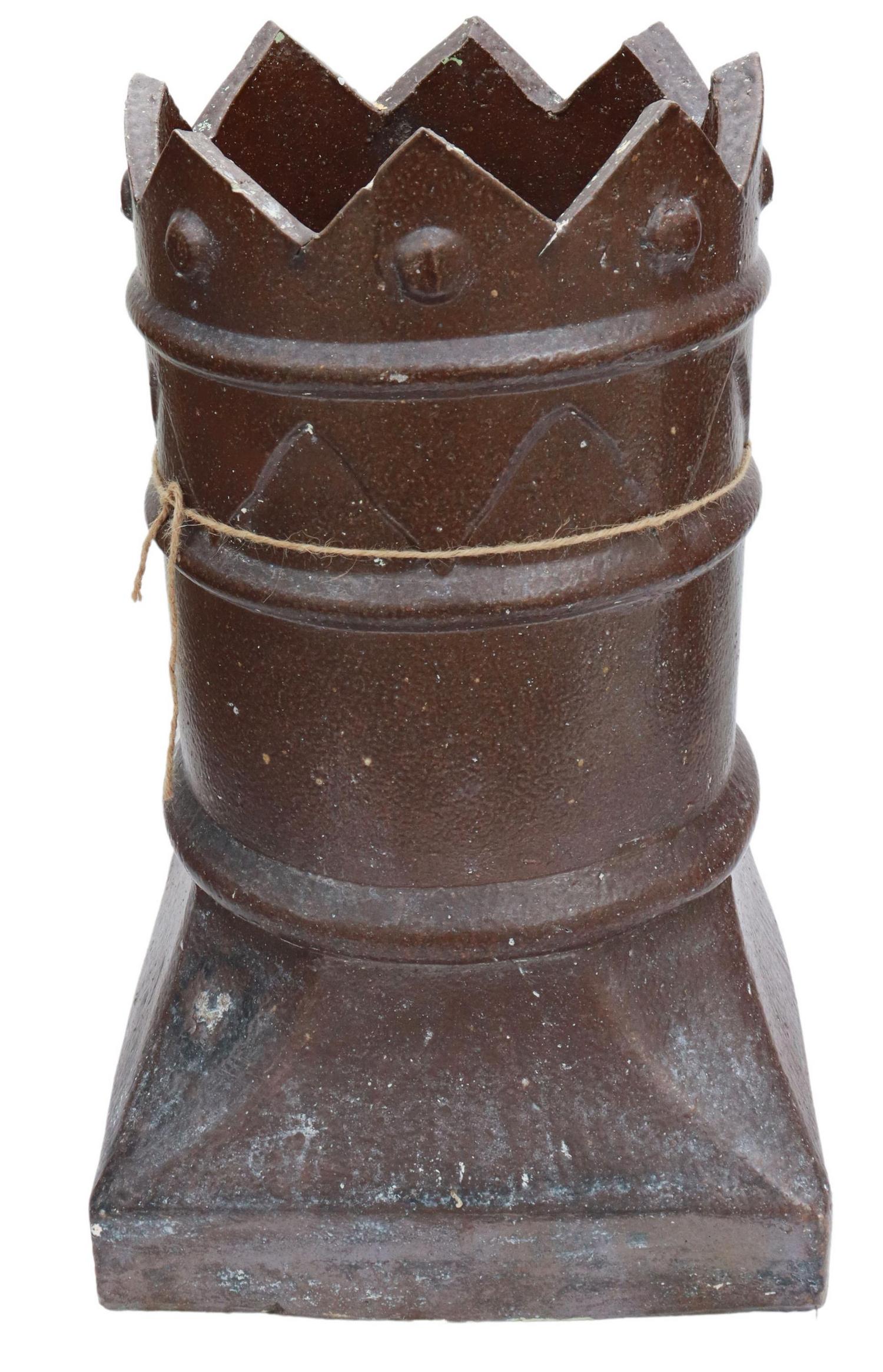 SMALL ARCHITECTURAL TURRET-FORM CHIMNEY POT (1 of 2)