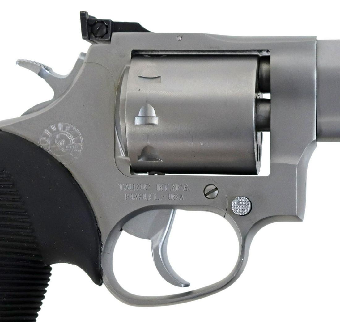 TAURUS TRACKER 992 DA REVOLVER, .22LR & .22 MAGNUM: Taurus Tracker Revolver, Model 992, double action, ,22LR and additional.22 Mag cylinder, both are 9 round swing out cylinders, 4" barrel, red mark front sight, adjustable rear sight, stainless steel f