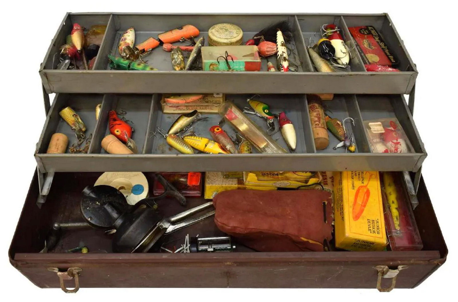 VINTAGE FISHING TACKLE, BOX, 1909 PAT DATE REEL: Vintage metal fishing tackle box, a large quantity of tackle including more than 30 lures including wood lures with glass eyes, lures in original boxes, Langley casting reel, Beachcomber Model 1 Airex