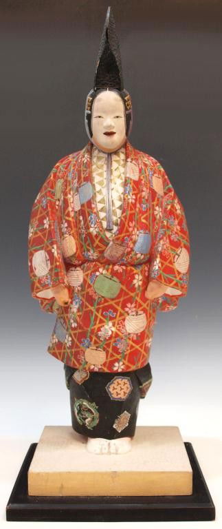 FINE JAPANESE CARVED WOOD NOH DRAMA FIGURE DOLL: Japanese carved wood Noh drama performer, finely detailed figure of a man in traditional dress with kabuki mask and head piece, polychrome painted with gilt painted accents, exquisite detail down to f