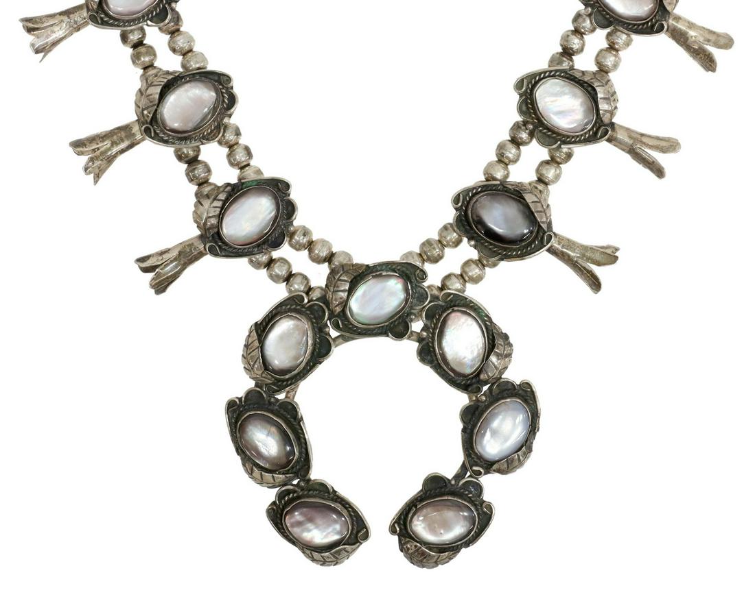 NATIVE AMERICAN JW SHELL SQUASH BLOSSOM NECKLACE (1 of 5)
