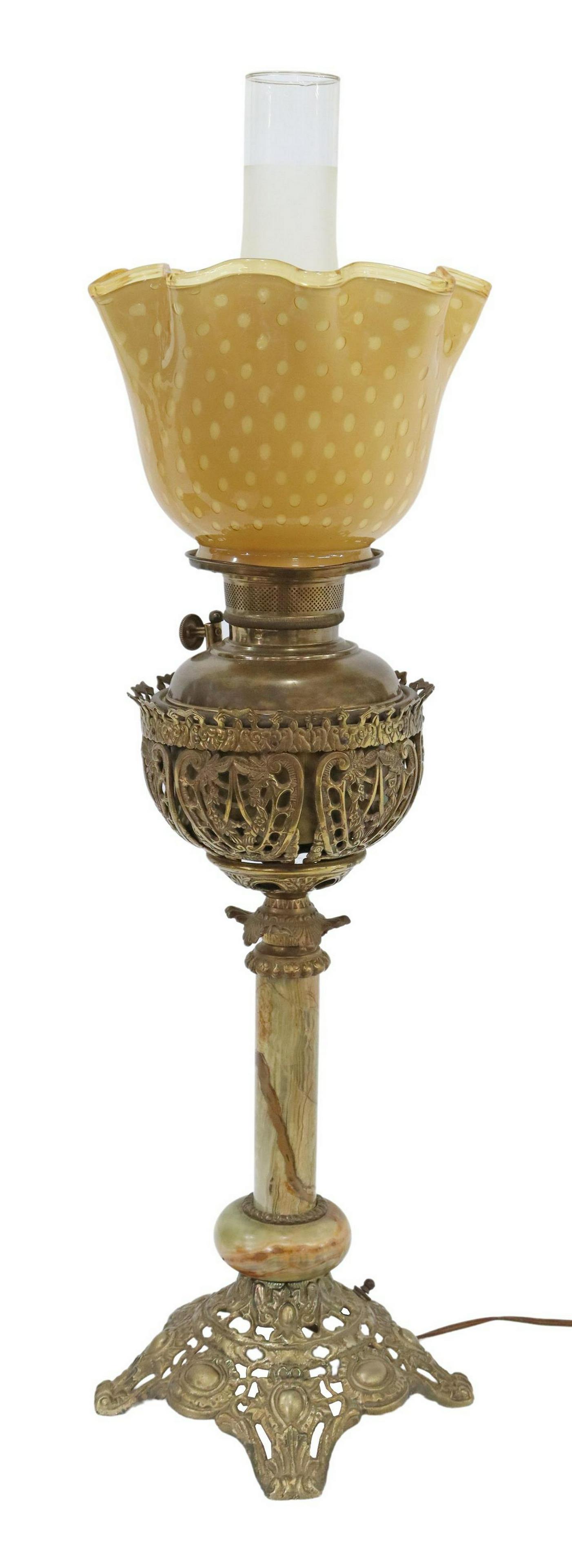 VICTORIAN KEROSENE BANQUET LAMP COIN DOT SHADE (1 of 5)