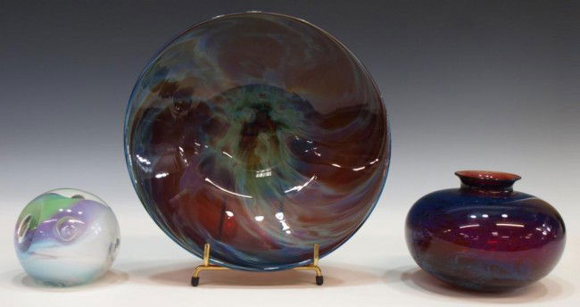 ART GLASS: JOSH SIMPSON & WIMBERLEY GLASS WORKS: (lot of 3) Art glass group comprising: (1) Josh Simpson 'New Mexico' vase, signed with serial number 2-14-9 underfoot, 4.5"h; (1) Josh Simpson bowl, signed with serial number 2-1-9 underfoot, 2.5"h; (