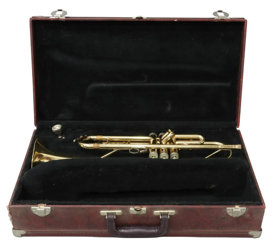 HOLTON T602P STUDENT TRUMPET IN HARD CASE: Holton student trumpet, model number T602P, serial number 964143, Vincent Bach Corp. 5B mouthpiece, housed in Holton branded hard case, some denting and losses to finish, trumpet: approx 19.5"l, case: