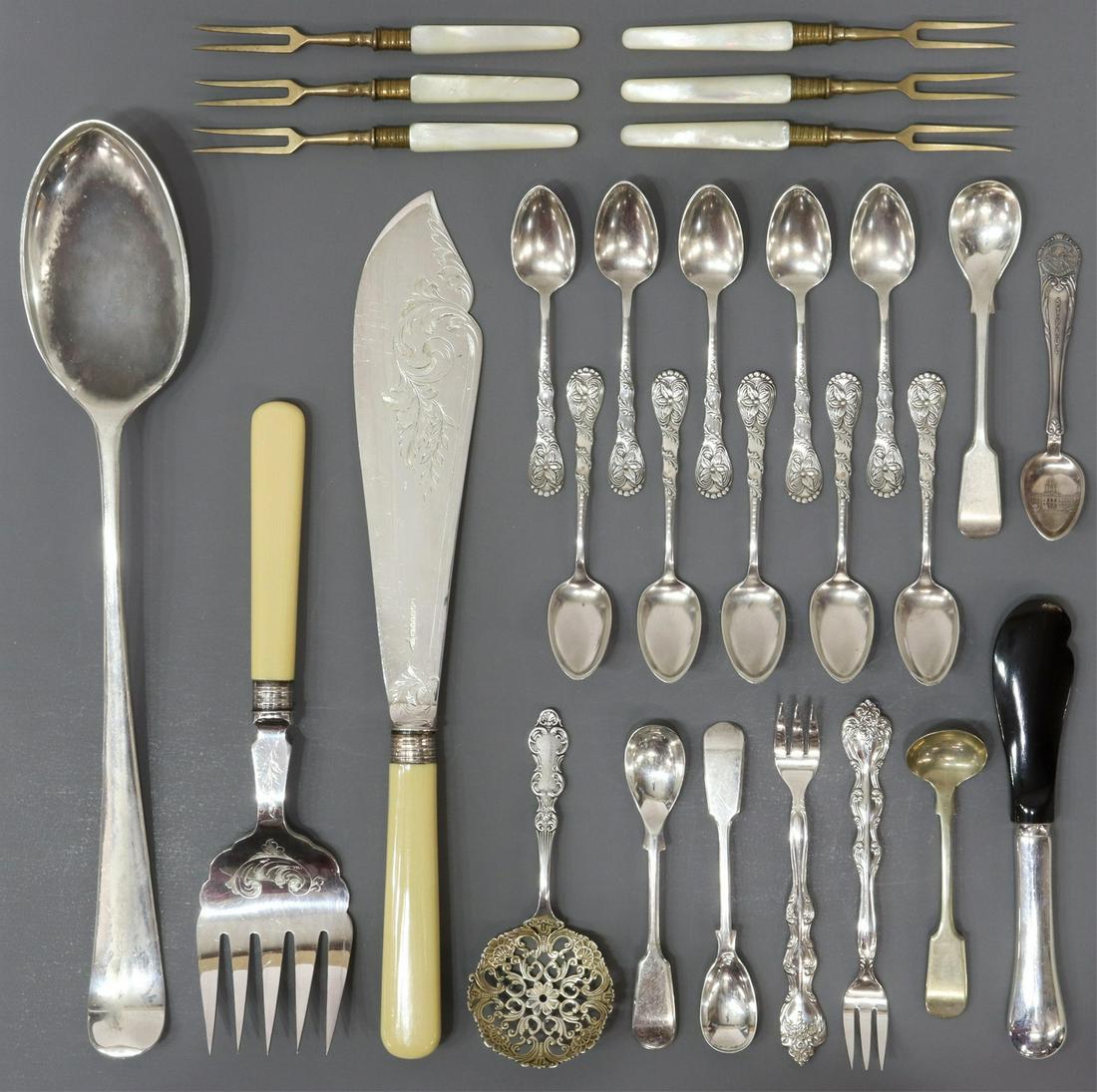 (LOT) SILVERPLATE & OTHER METAL FLATWARE: (lot) Silverplate and other metal flatware, highlights include: (1) French hollow handle caviar spreader, Orfevrerie Christofle, with horn paddle, 6.5"l, (2 piece) English fish serving set, Walker & H