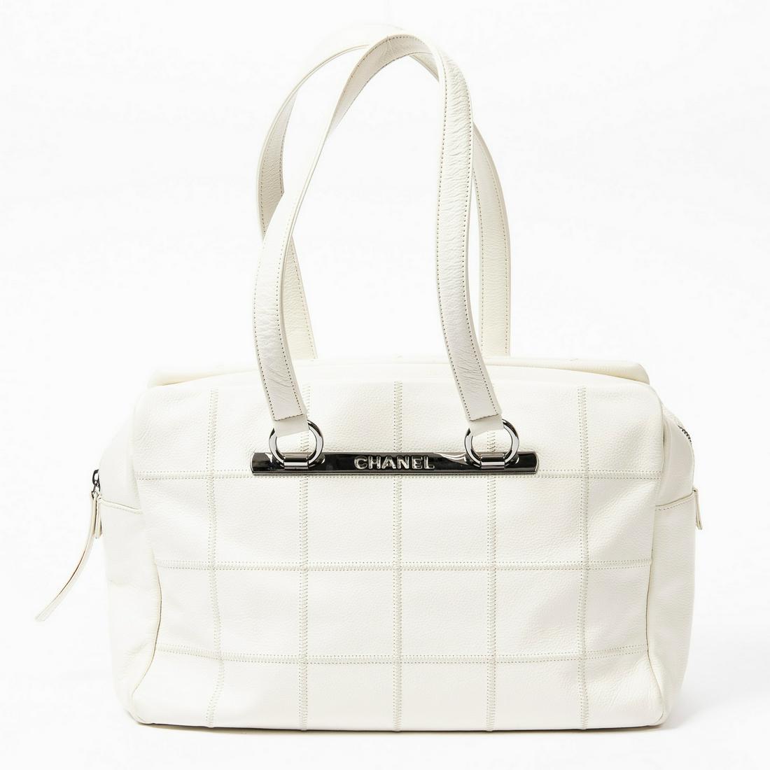 CHANEL WHITE 'CHOCOLATE BAR' SHOULDER BAG (1 of 7)