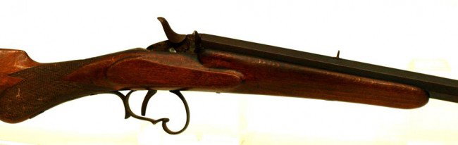 ANTIQUE BELGIUM OCTAGONAL BARREL RIFLE: Belgium single shot rifle, rolling block action, estimated 6.5mm caliber, 22.3/8" octagonal barrel, Leige ELG star stamped at left side of barrel, no serial number, oak stock with several cracks, 4.5l