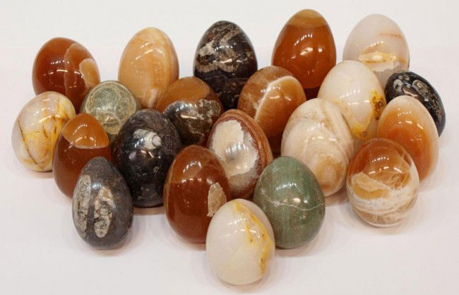 COLLECTION OF FOSSILIZED MARBLE & ONYX EGGS: (lot) Collection of fossilized marble and onyx decorative eggs, with (5) wood bases, 10lbs total Start Price: $50.00