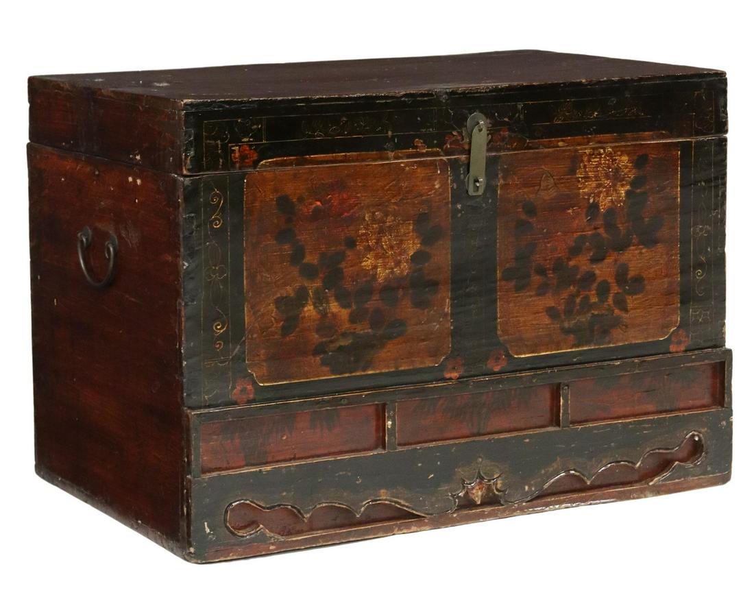 CHINESE LACQUERED OPERA CHEST/ STORAGE TRUNK (1 of 5)