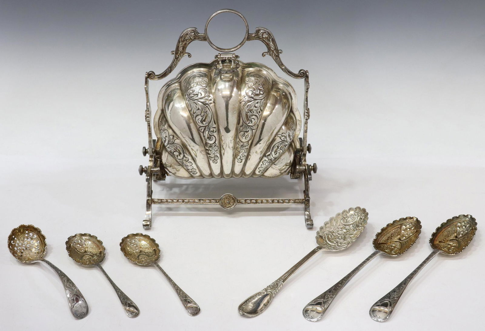 (7) ENGLISH SILVERPLATE WARMER & BERRY SPOONS (1 of 8)