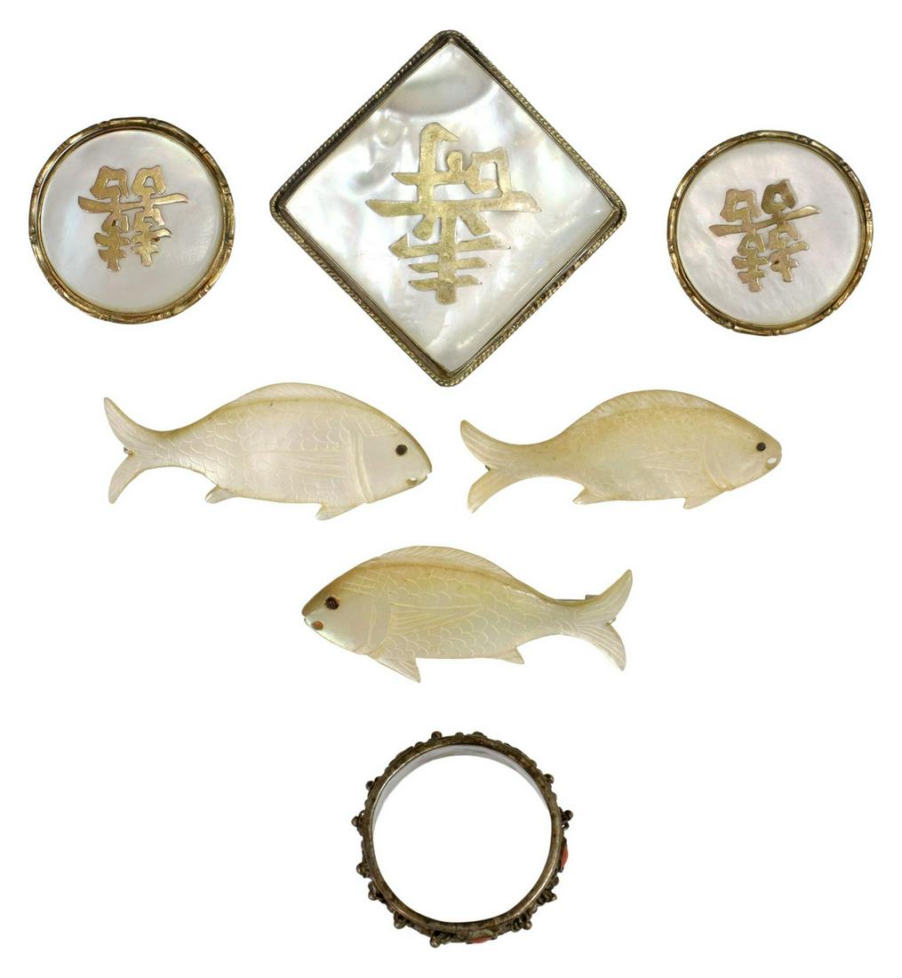 (6) ESTATE SHELL & CORAL RING, BROOCHES & EARRINGS (1 of 7)